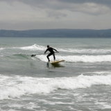 Mai 2014  Kleinere Wellen, kein Wind, glattes Wasser zwischen den Wellen, eine tolle Spielwiese, oft für mich alleine. Windsurfer und Kiter sind nicht auf dem Wasser. Früher war ich an diesen Tagen mit dem Mountainbike unterwegs. Seit ein paar Jahren habe ich meine SUP's dabei. Ob Flußtouren, auf dem See oder am Meer, sind sie eine ideale Ergänzung zum Windsurfen und Kiten. Am schönsten ist Wellenreiten und das schon bei hüfthohen Wellen. Mit dem SUP erwischt man sie alle ...