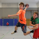 Februar 2016  Das ist das letzte Foto von Marvin als Jugendhandballer beim letzten A-Jugendspiel gegen die SG Hofen-Hüttlingen. Es war die letzte Saison für Jochen und mich als Trainer mit unseren Jungs, die wir seit ihrer Kindheit begleitet haben. Wir waren ein tolles Team und haben viel erlebt, sportlich und menschlich. Jutta hat die Jugendlichen oft fotografiert. Wahrscheinlich sind es die am häufigsten fotografierten Jugendhandballer. Die schwierigsten Fotos waren die von Marvin. Die Anspannung, was wohl passiert, führte oft zum zu späten Auslösen. Diesmal nicht ...